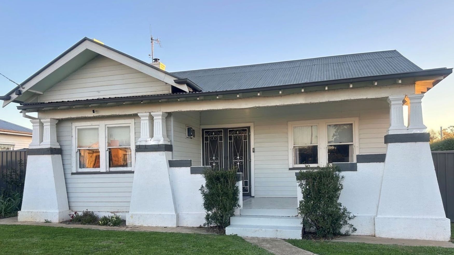 Californian bungalow in Thornbury with weatherboard walls, deep eaves and tapered porch columns